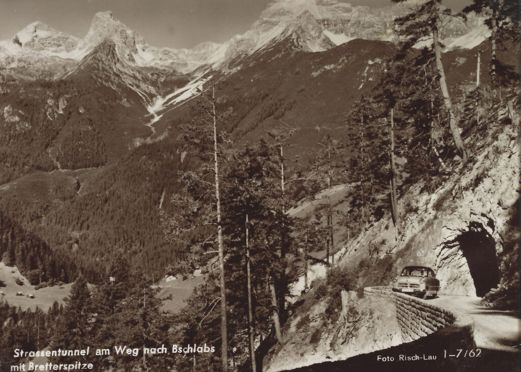 01 Straßentunnel am Weg nach Bschlabs