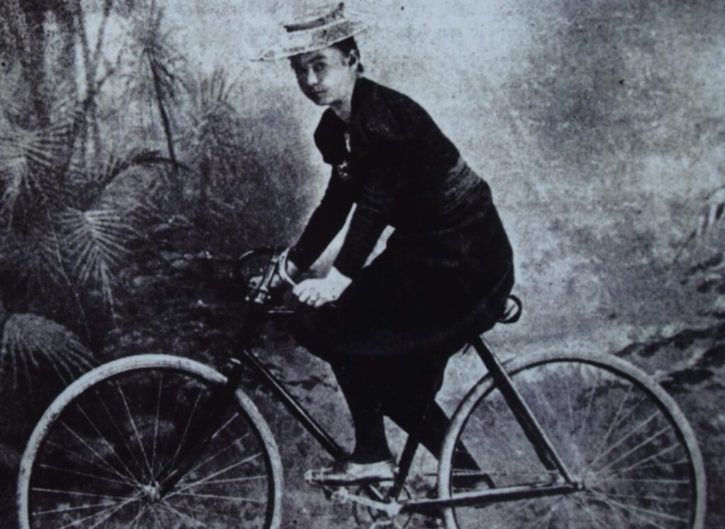 (c) Frauenmuseum Meran