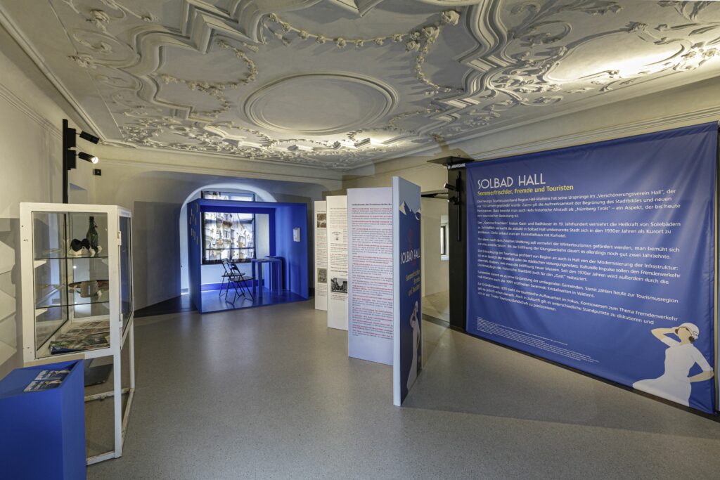 (c) Stadtmusesum Hall