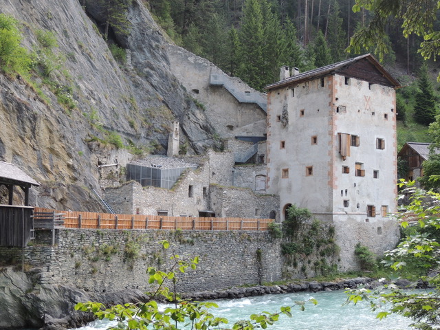 © Verein Altfinstermünz, Altfinstermünz Westansicht (Klausenturm mit Besucherzentrum
