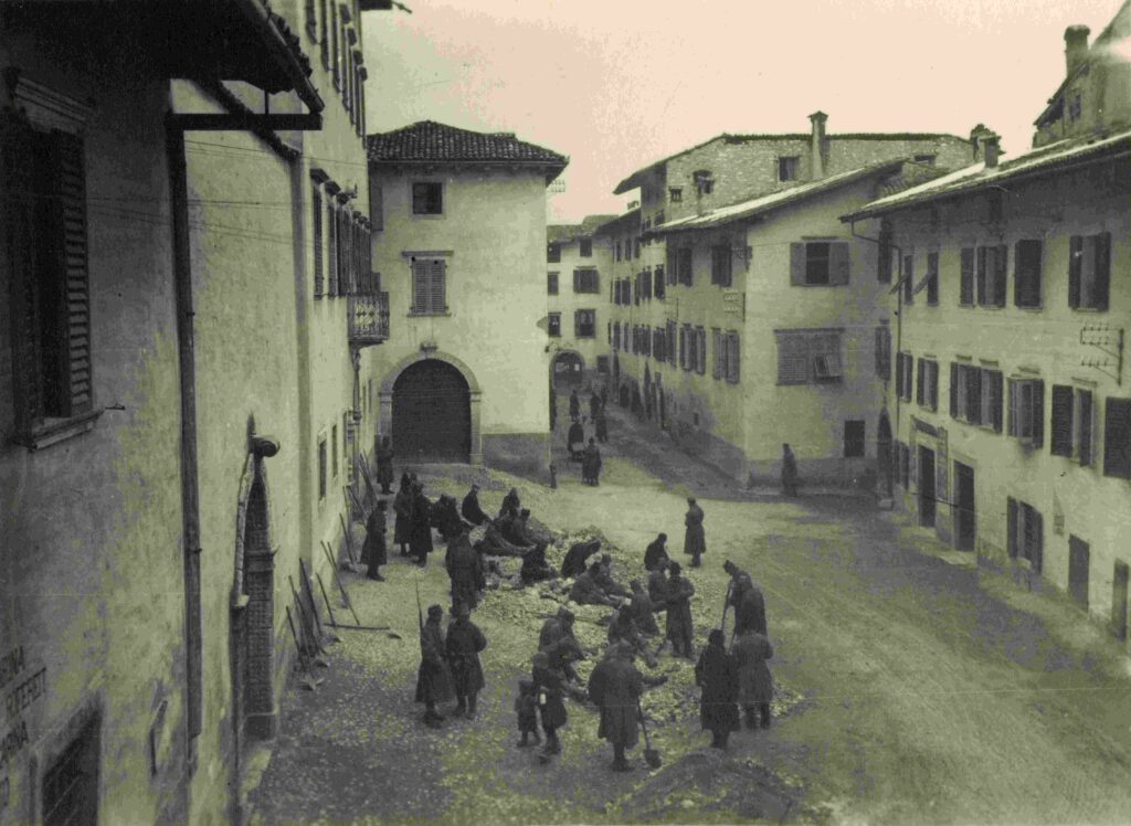 Prigionieri russi al lavoro. Villa Lagarina, 1915-18 [Archivio MSIGR 181_11]